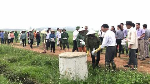 Nghĩa Đàn: Tiêu hủy gần 800 kg bao bì, chai lọ chứa thuốc bảo vệ thực vật đã qua sử dụng