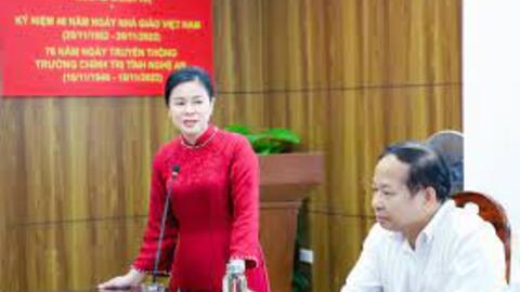 Chủ tịch UBND tỉnh Nguyễn Đức Trung chúc mừng Trường Chính trị tỉnh nhân ngày Nhà giáo Việt Nam