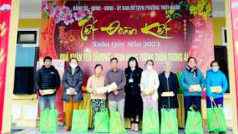 Tổ chức "Gian hàng tương thân tương ái" cho 112 hộ nghèo
