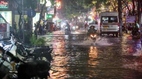 Hà Nội đêm có mưa vừa, mưa to và dông