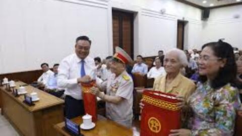 Hà Nội tặng hơn 12 nghìn suất quà tới gia đình người có công