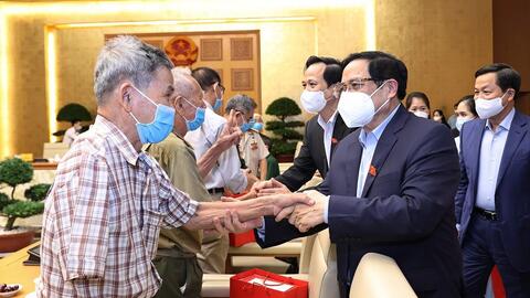 Giảm một nửa mức thu hơn 40 khoản phí, lệ phí cho người dân, doanh nghiệp