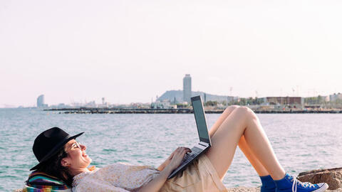 Du lịch khởi sắc nhờ xu hướng "đi chơi kết hợp làm việc từ xa"