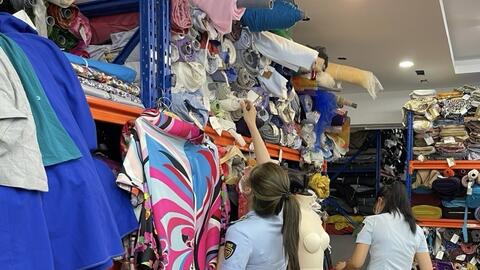 TP HCM: Thu giữ hơn 4 tấn vải, quần áo không rõ xuất xứ