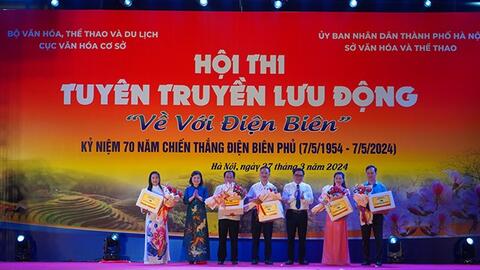 Sôi động Hội thi Tuyên truyền lưu động “Về với Điện Biên”