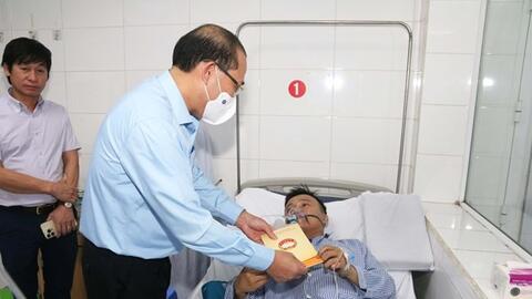 Chung tay hỗ trợ gia đình nạn nhân vụ cháy khắc phục khó khăn