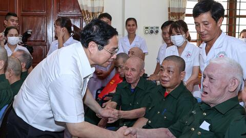 Trình Chủ tịch nước tặng quà người có công dịp kỷ niệm 77 năm Ngày Thương binh - Liệt sĩ