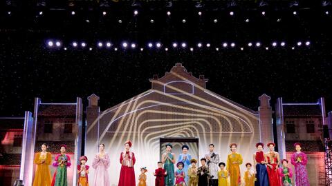 Mẫu nhí Minh Triết diễn tại Lễ hội Quà tặng Du lịch Hà Nội