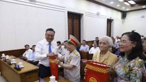 Hà Nội tặng hơn 12 nghìn suất quà tới gia đình người có công