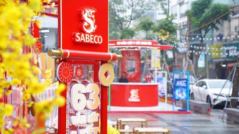 Sẵn sàng mang Tết đến công nhân tại phố Nguyễn Văn Tuyết