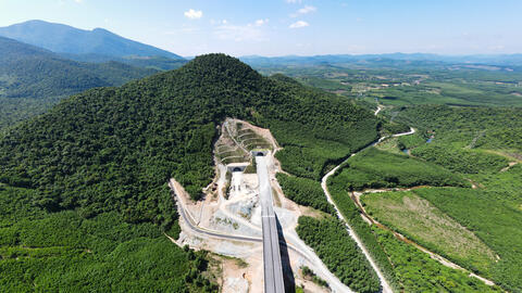 Hầm xuyên núi duy nhất trên cao tốc Vũng Áng – Bùng sẵn sàng thông xe