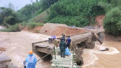Lũ trên sông Vu Gia - Thu Bồn đang xuống, mưa vẫn tiếp diễn