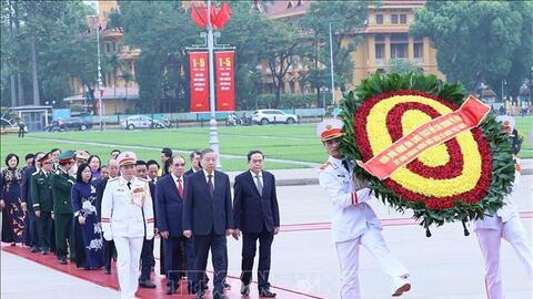 Lãnh đạo Đảng, Nhà nước đặt vòng hoa, vào Lăng viếng Chủ tịch Hồ Chí Minh