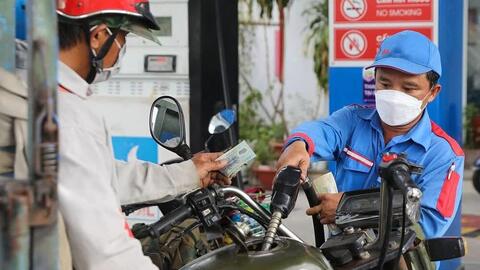 Giá xăng dầu hôm nay 2/7: Dầu WTI dưới mốc 70 USD/thùng