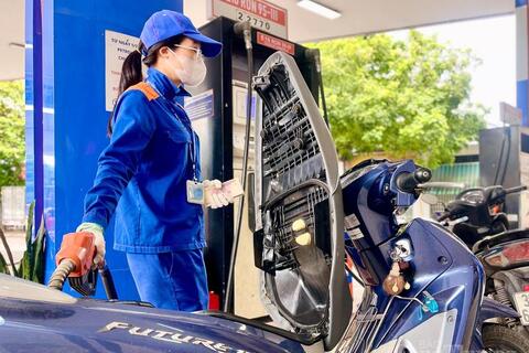 Xăng E10 vào cuộc sống: Thị trường ổn định, người dân yên tâm
