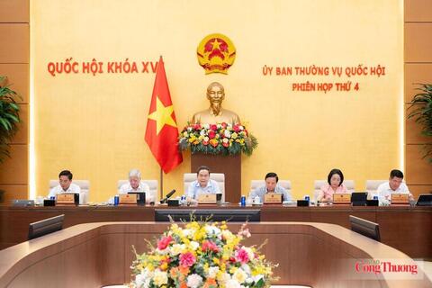 Chủ tịch Quốc hội: Bảo vệ chất xám, trao quyền cho doanh nghiệp xuất bản