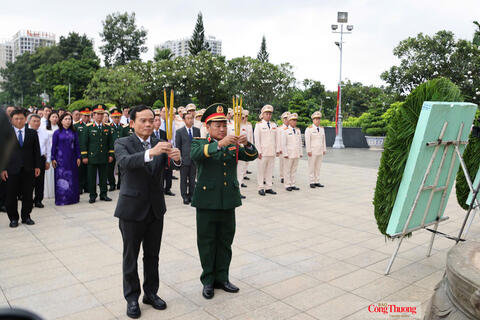 Lãnh đạo TP. Hồ Chí Minh dâng hoa, dâng hương tưởng nhớ các Anh hùng liệt sĩ