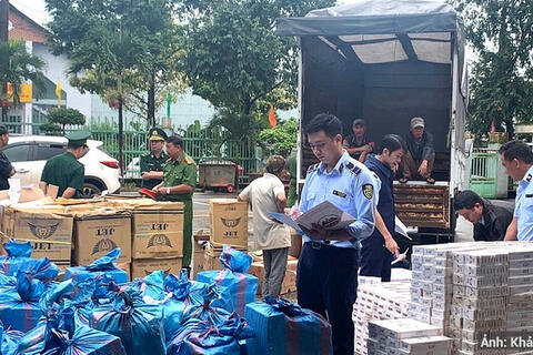 Sớm hoàn thiện hành lang pháp lý để ngăn chặn thuốc lá lậu trên không gian số