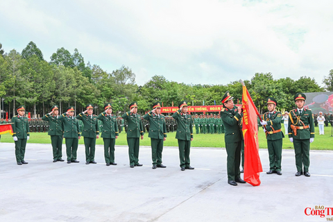 Sư đoàn 330 đón nhận Huân chương Bảo vệ Tổ quốc hạng Nhất