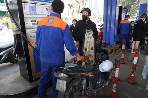 Giá xăng dầu hôm nay 19/3/2026: Tiếp tục tăng mạnh