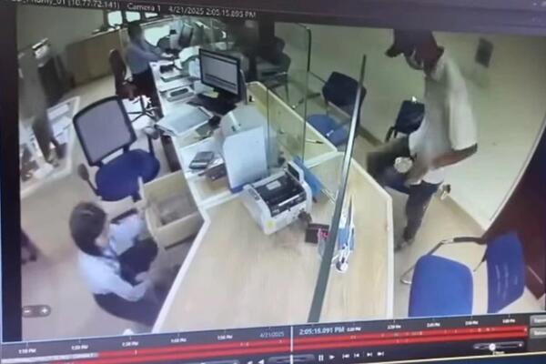 Công an TP Hà Nội truy tìm đối tượng cướp ngân hàng