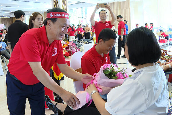 Hành trình đỏ-nối dài những hành động nhân ái
