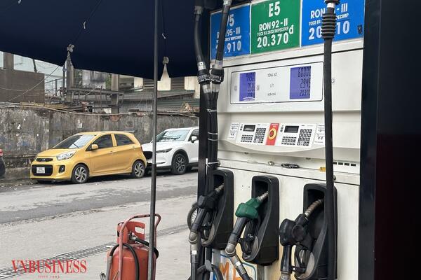 Giá xăng quay đầu tăng, RON95 vượt mốc 20.000 đồng/lít