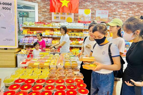 Làm gì để kích cầu tiêu dùng khi người dân vẫn đang thắt chặt chi tiêu?