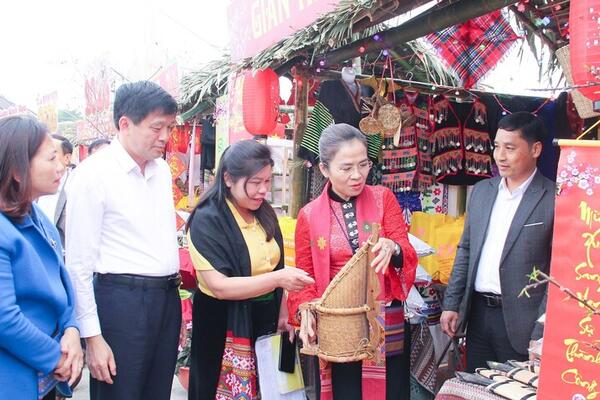 Nghệ An: 'Sắc xuân vùng cao, ấm tình đồng bào' lan tỏa tinh thần sẻ chia
