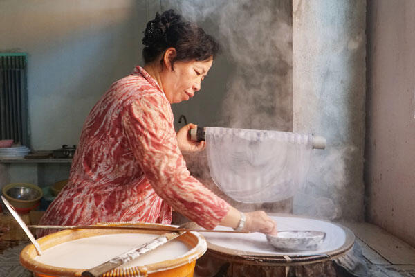 Về làng nghề trăm tuổi, nghe hương xuân đong đầy