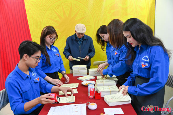 Những lá phiếu chuẩn bị sẵn sàng cho ngày hội non sông