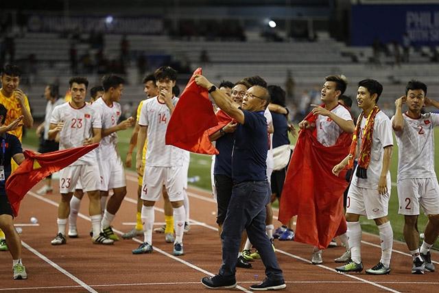 Thầy Park đã cùng các học trò có được thắng lợi lịch sử tại SEA Games 30.