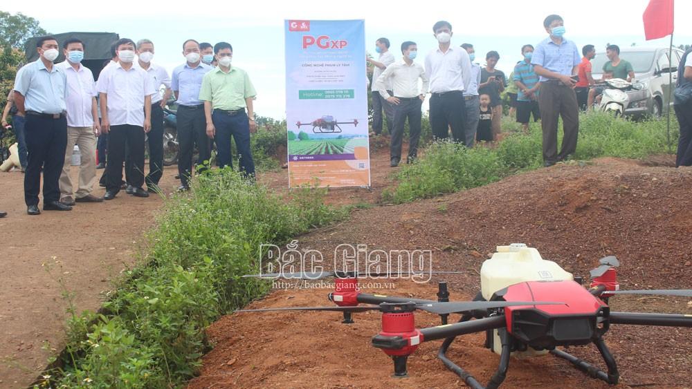 máy bay không người lái; phun thuốc; công nghệ; Bắc Giang