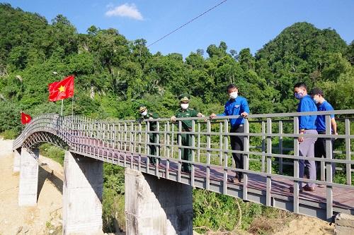 Cầu vượt lũ bản Ón, xã Thượng Hóa, huyện Minh Hóa, tỉnh Quảng Bình - Công trình chào mừng 110 năm Ngày sinh Đại tướng Võ Nguyên Giáp.