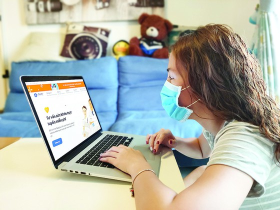 Truy cập trang web edoctor.io để tìm hiểu và chọn bác sĩ tư vấn cho vấn đề sức khỏe của cá nhân và gia đình.  Ảnh: NGỌC QUỲNH.