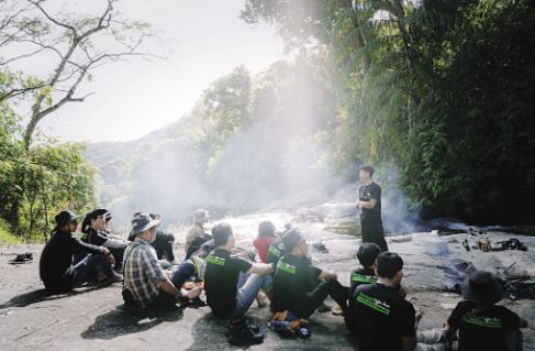 Tham gia hoạt động ngoài trời.