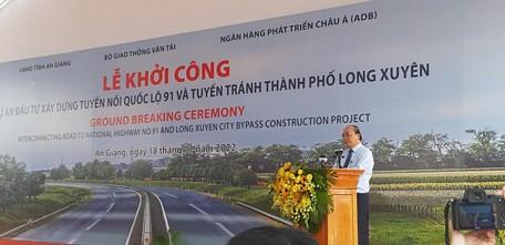 Chủ tịch nước Nguyễn Xuân Phúc phát biểu chỉ đạo tại lễ khởi công