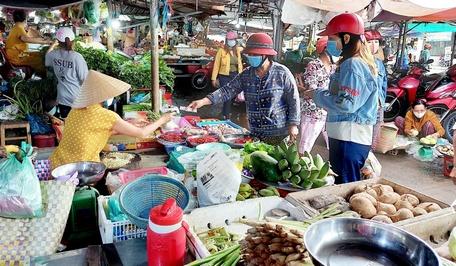 Người tiêu dùng mong giá cả hàng hóa bình ổn để giảm bớt gánh nặng chi tiêu.