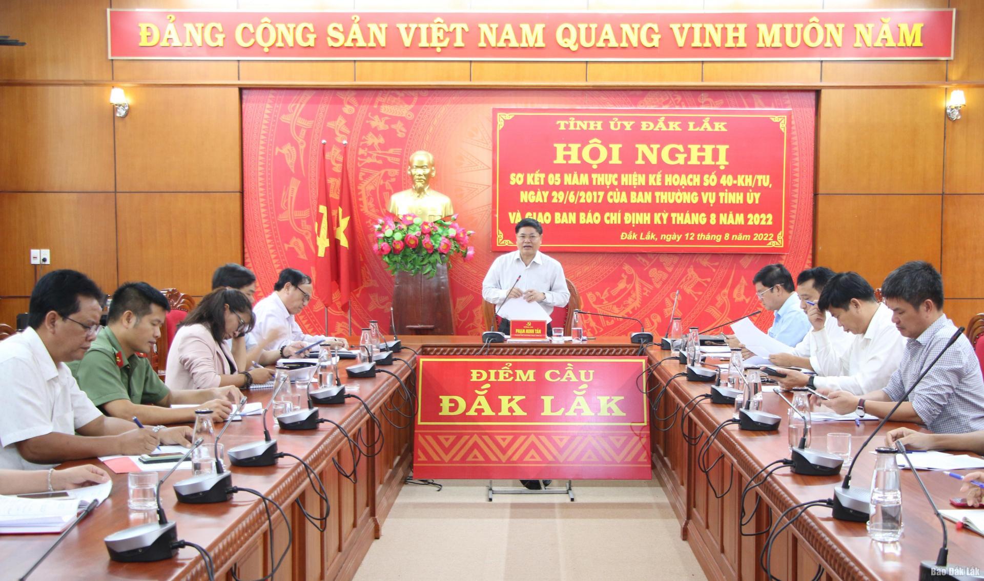 Phó Bí thư Thường trực tỉnh ủy Phạm Minh Tấn phát biểu chỉ đạo tại hội nghị sơ kết.