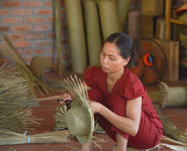 Về Phò Trạch xem người dân biến cỏ thành sản phẩm du lịch - Ảnh 6.