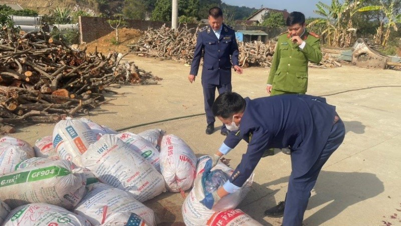 Sơn La: Bắt quả tang 1 tấn thịt bò bốc mùi hôi thối đang trên đường đi tiêu thụ