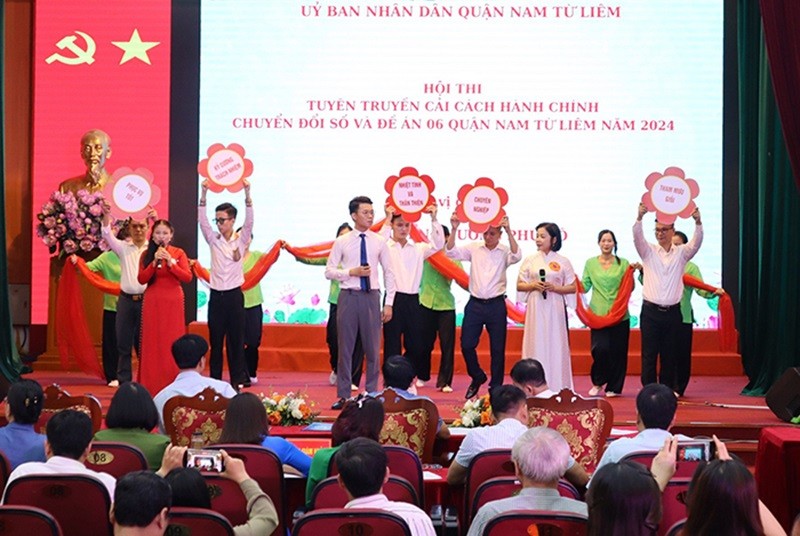 Màn chào hỏi sôi động, hấp dẫn của các đội tham dự hội thi