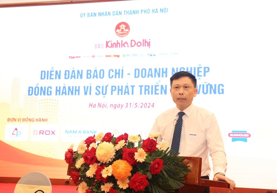 PGS.TS Nguyễn Thành Lợi - Tổng Biên tập báo Kinh tế và Đô thị phát biểu khai mạc Diễn đàn. Ảnh: Thanh Hải.