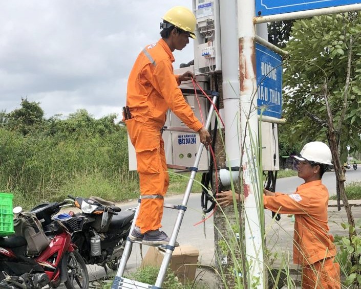 Ðiện lực Cà Mau: Chủ động các giải pháp cấp đủ, an toàn điện trong mùa mưa bão