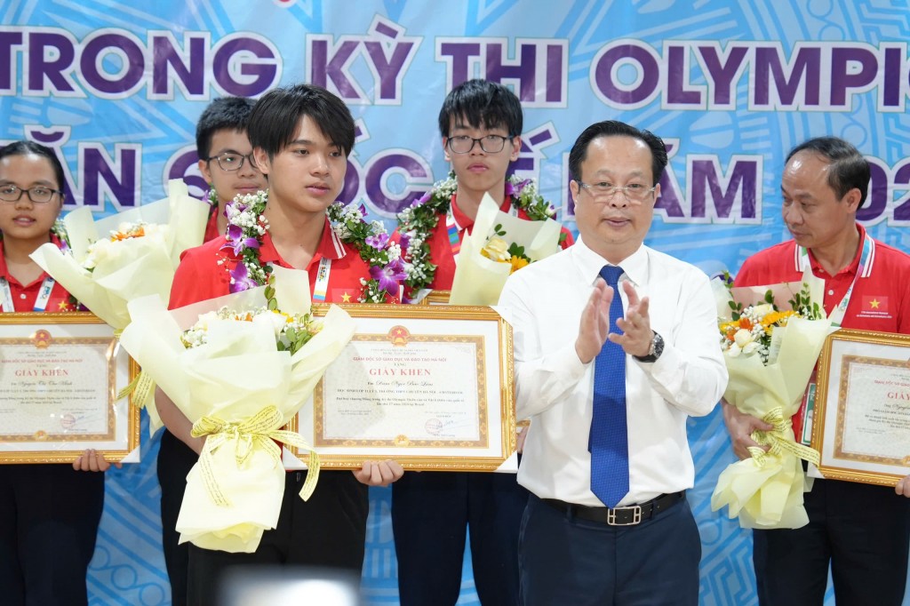 Học sinh Hà Nội thắng lớn ở kỳ thi Olympic quốc tế IOAA