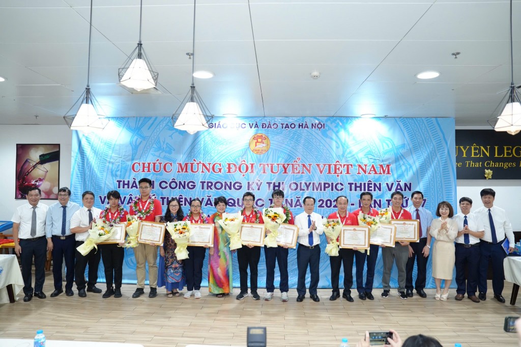 Học sinh Hà Nội thắng lớn ở kỳ thi Olympic quốc tế IOAA