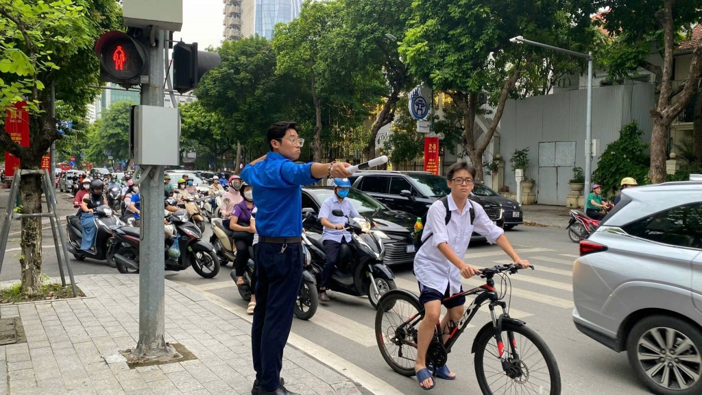 Đội hình giao thông xanh tham gia đảm bảo trật tự an toàn giao thông, cứu hộ cứu nạn cấp thành phố