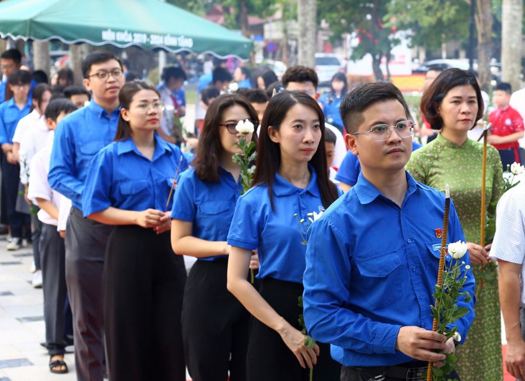 Tuổi trẻ Thủ đô dâng hương, tưởng niệm Anh hùng Lý Tự Trọng