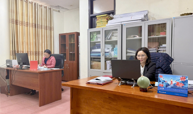 Cán bộ, nhân viên Văn phòng Sở VH-TT-DL hứng khởi, hăng say làm việc.