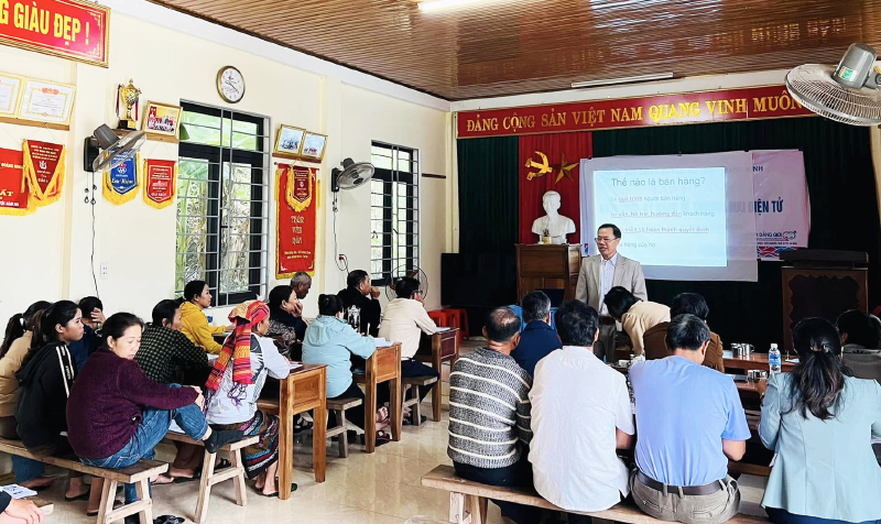 Một lớp tập huấn về thương mại điện tử cho HTX vùng đồng bằng dân tộc thiểu số và miền núi.